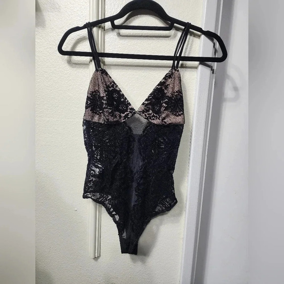 Chrissy Teigen x Revolve Lace Bodysuit Size XS Party Sexy Night Out - Picture 1 of 6